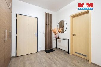 Nabízíme k prodeji velmi pěkný a moderní byt o dispozici 2+k