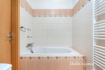 Nabízíme k dlouhodobému pronájmu nádherný a prakticky řešený