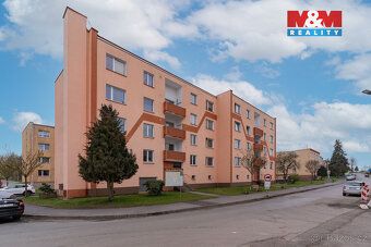 Klidné bydlení s dostatkem prostoru, světla a praktickým usp