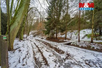 Nabízíme k prodeji krásnou zahradu o celkové rozloze 2180 m²