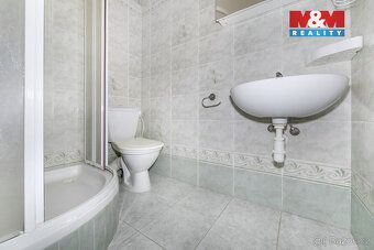Nabízíme k prodeji světlý a velmi prakticky řešený byt o dis