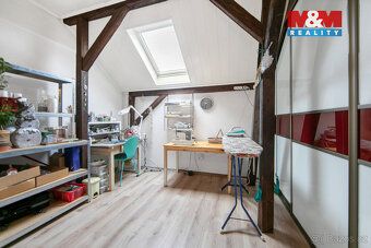 Nabízíme rodinný dům ve velmi dobrém stavu v klidné části mě
