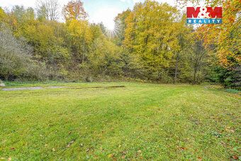 Nabízíme k prodeji pozemek k bydlení o rozloze 987 m², situo