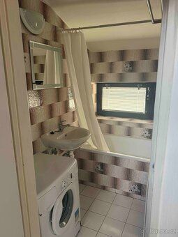 Nabízíme k pronájmu hezký, zděný byt 1+1(50m2), 2.patro, v ž