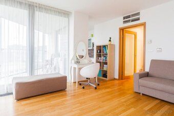 Prodej bytu 1+kk 57 m² s terasou, sklepem a parkováním,Ke ka