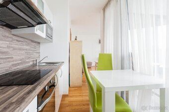 Prodej bytu 1+kk 57 m² s terasou, sklepem a parkováním,Ke ka