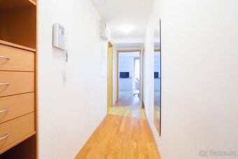 Prodej bytu 1+kk 57 m² s terasou, sklepem a parkováním,Ke ka
