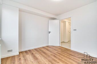 Prodej bytu po právě dokončené kompletní rekonstrukci, který