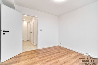 Prodej bytu po právě dokončené kompletní rekonstrukci, který