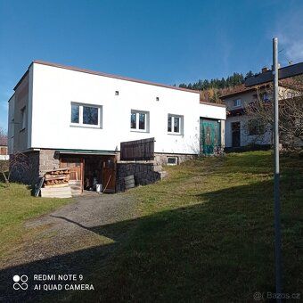 Na pozemku 700 m2 ,s garáží, zateplení, elektrokotel,kotel n