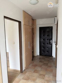 Nabízíme Vám k pronájmu prostorný byt 4+KK s balkonem a menš