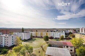 Nabízíme k pronájmu prostorný byt o dispozici 2 + 1, který s