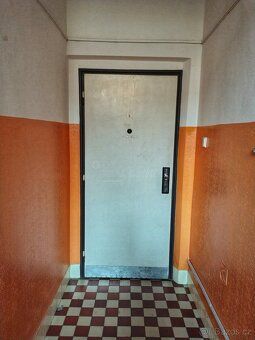 Nabízíme k pronájmu útulný byt o dispozici 2 + 1 s komorou, 