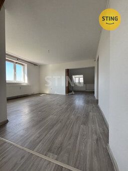 Volný po dohodě – atypický podkrovní byt 2+kk s parkováním, 