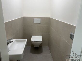 Nabízíme k pronájmu moderní byt 2+kk v novostavbě ve 3.NP s 