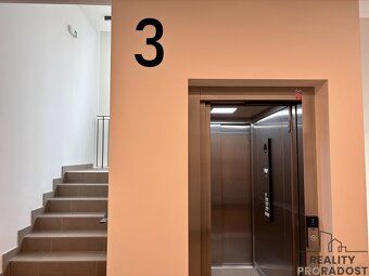 Nabízíme k pronájmu moderní byt 2+kk v novostavbě ve 3.NP s 