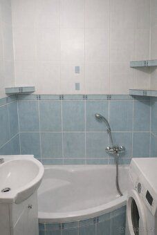 Nabízím k pronájmu byt o dispozici 1+1 a užitné ploše 42 m²,