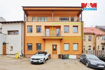 Nabízíme k pronájmu útulný byt 1+kk s balkonem, situovaný ve