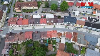 Nabízíme k pronájmu útulný byt 1+kk s balkonem, situovaný ve