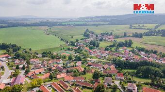 Nabízíme Vám k prodeji stylovou chalupu s uzavřeným domem v 