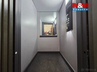 Nabízíme přenechání pronájmu komerčního nemovitosti na pražs