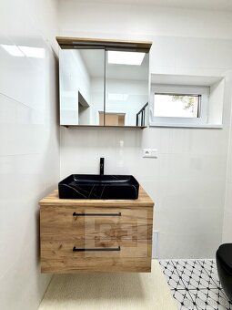 Ev.č. N08610 Nabízíme k prodeji moderní dvoupatrový rodinný 