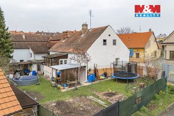 Rodinný dům o dispozici 3+1 v obci Město Touškov. Dům stojí 