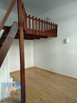 Nabízíme k pronájmu nezařízený byt 1+kk o ploše 30 m2 s patr