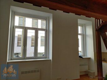 Nabízíme k pronájmu nezařízený byt 1+kk o ploše 30 m2 s patr