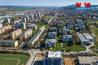 Vážení zájemci, nabízím Vám k prodeji prostorný byt o dispoz