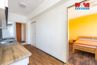 Vážení zájemci, nabízím Vám k prodeji prostorný byt o dispoz