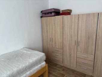 Nabízíme k dlouhodobému pronájmu byt 2+1 bez balkonu o výměř