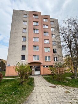 Nabízíme k dlouhodobému pronájmu byt 2+1 bez balkonu o výměř