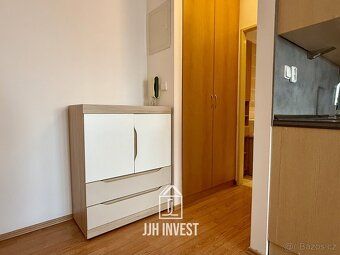 Ev.č. 00106 Nabízíme k dlouhodobému pronájmu světlý byt 2+kk