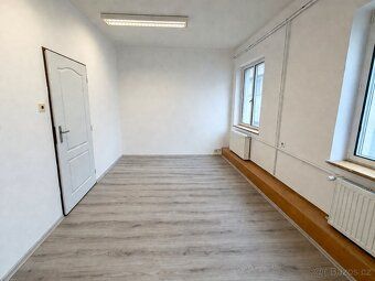 Nabízíme prostor k podnikání o výměře 17 m2 , na adrese Kláš
