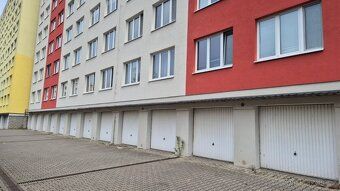 Nabízíme k prodeji jednopokojový byt 1+kk + garáž v domě v a