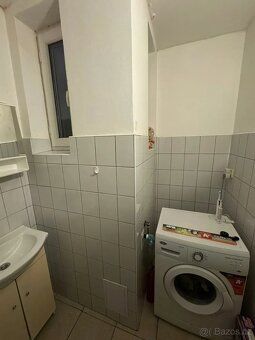 Zariadená dvojlôžková izba s balkónom v 3-izbovom byte na ul