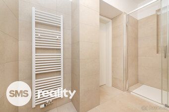 Nabízíme k pronájmu moderní byt o dispozici 2+kk a celkové p