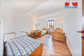 Nabízíme k prodeji rodinný dům o dispozici 5+1 s užitnou plo