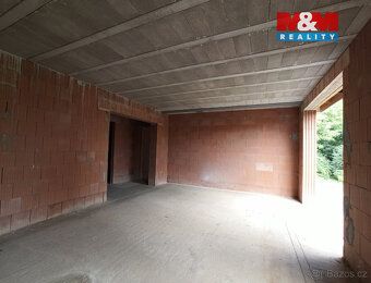 Nabízíme k prodeji pozemek včetně hrubé stavby rodinného dom