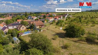 Nabízíme k prodeji pozemek k bydlení o rozloze 1974 m² v obc