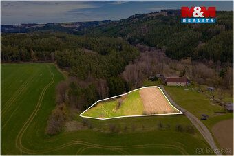 Prodáváme velkorysý pozemek o rozloze 4971 m² v klidné a mal