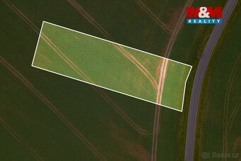 Nabízíme k prodeji atraktivní pole v klidné části obce Čižic