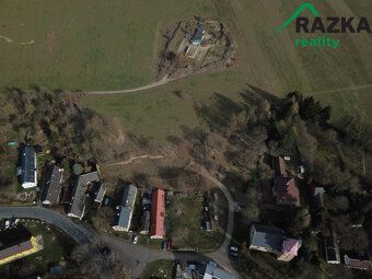 Výjimečný pozemek bez sousedů s výhledem na hrad Krasíkov – 