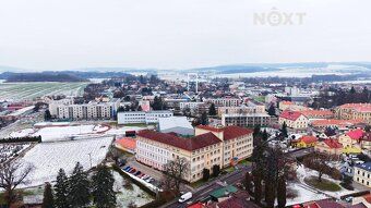Byt 3+1 s balkonem v Lázních Bělohrad Děti píšou úkoly v pok