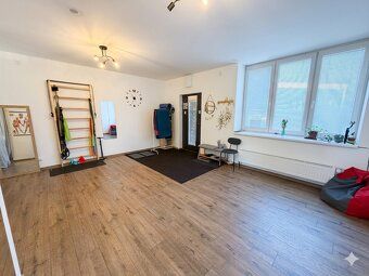 Nabízíme k pronájmu moderní prostor o velikosti 52.5 m² v Ha