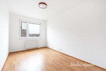 K bytu je garážové parkovací stání již v ceně
Nabízíme k dlo