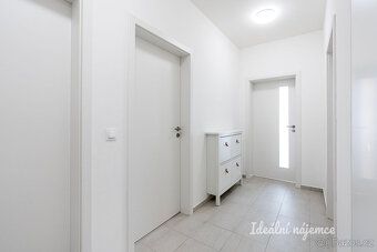K bytu je garážové parkovací stání již v ceně
Nabízíme k dlo