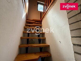 Zděná chata je situována ve velmi pěkné a klidné lokalitě Zl