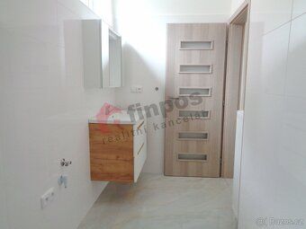 Pronájem moderního bytu 3kk 68m2 v přízemí domu se zahradou 